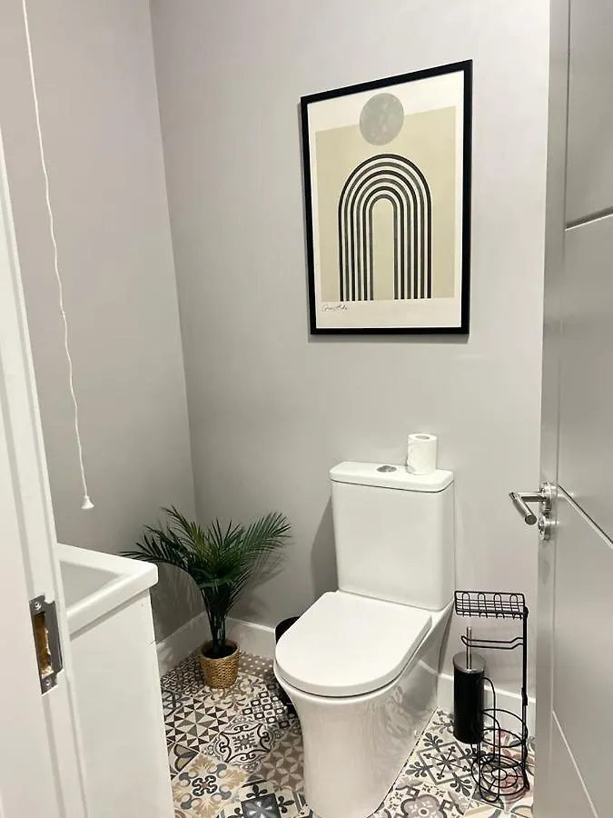 Central Belfast Modern Apartment Great Location Free Parking