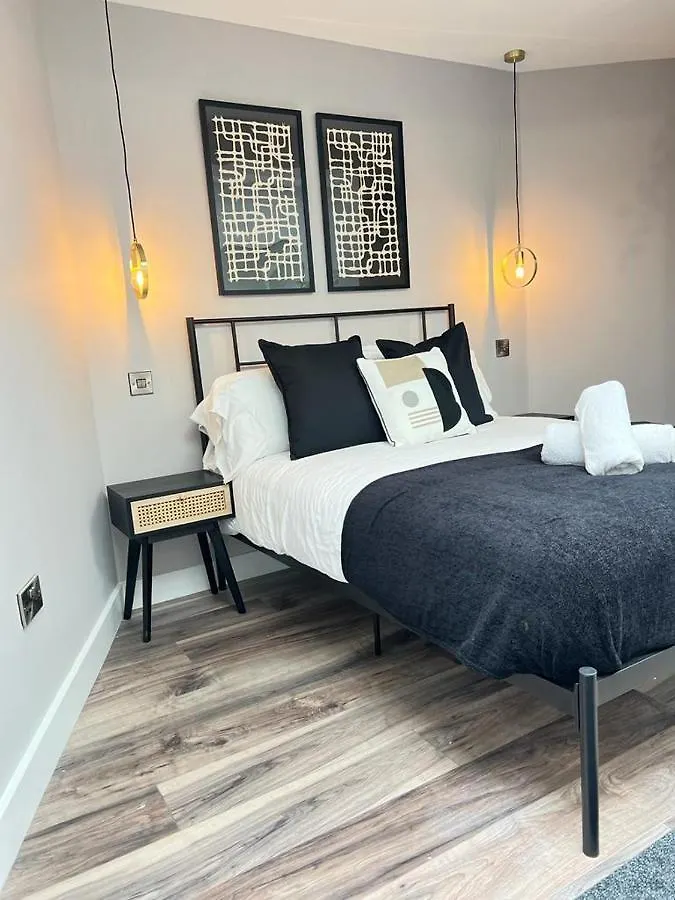 Central Belfast Modern Apartment Great Location Free Parking